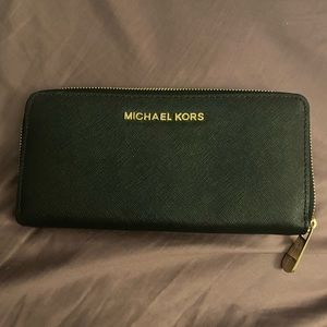 Michael Kors black zipper wallet